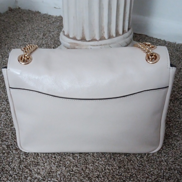 Coach Ivory Shoulder Bag with Gold Chain - Picture 8 of 11